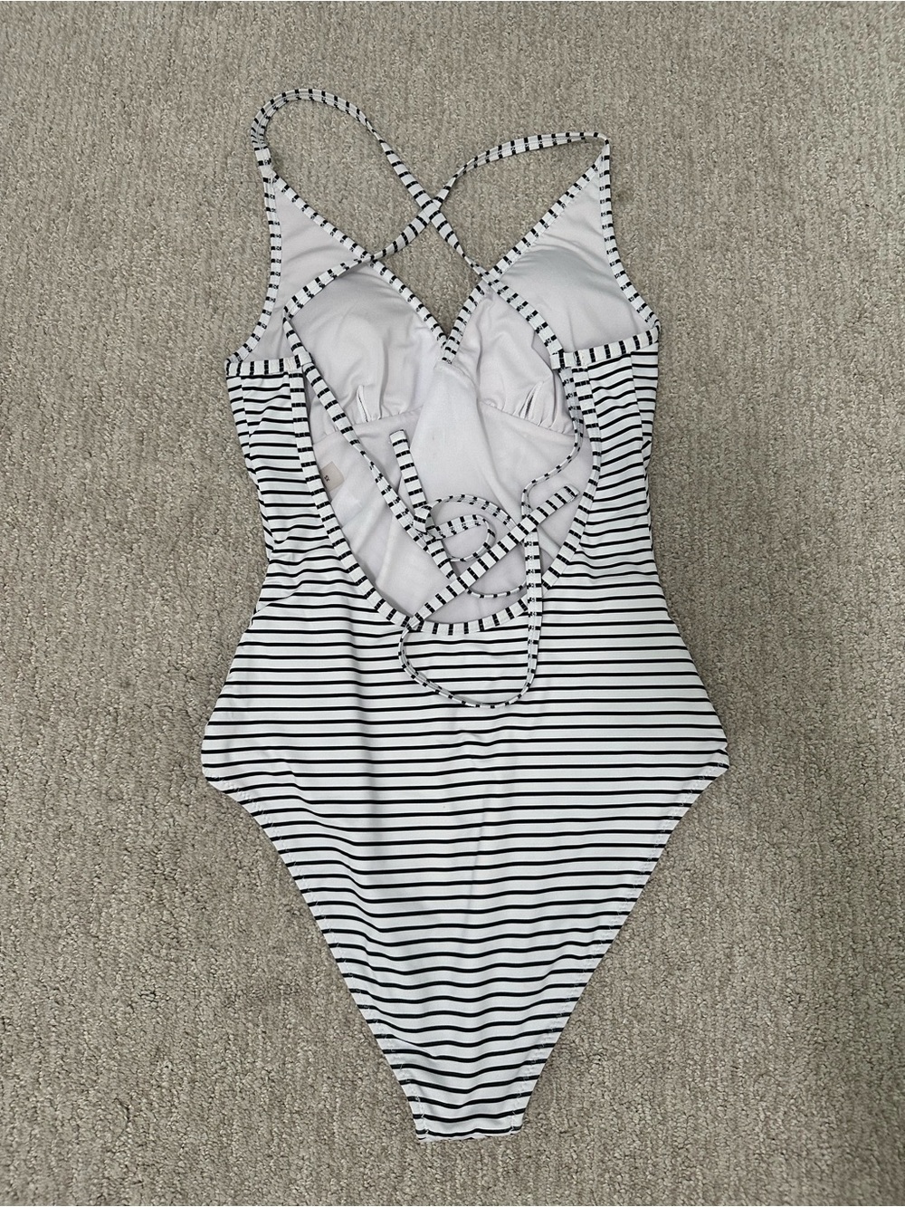 One piece - Picture 2 of 2
